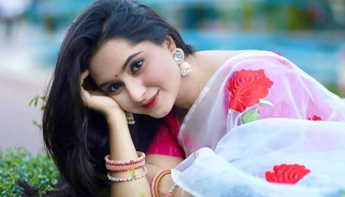 ছোট পর্দার অভিনেত্রী কেয়া পায়েল। একাধিক নাটকে অভিনয় করে দর্শকদের মনে জায়গা করে নিয়েছেন। ঈদে তিনি হাজির হয়েছেন একগুচ্ছ নাটক নিয়ে। সাড়াও পাচ্ছেন বেশ।