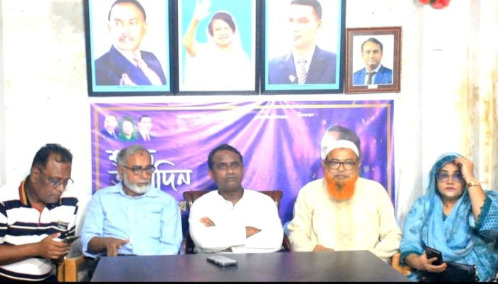 বিএনপি নেতা শেখ সাদী কুষ্টিয়ার কুমারখালীতে বক্তব্য রাখছেন