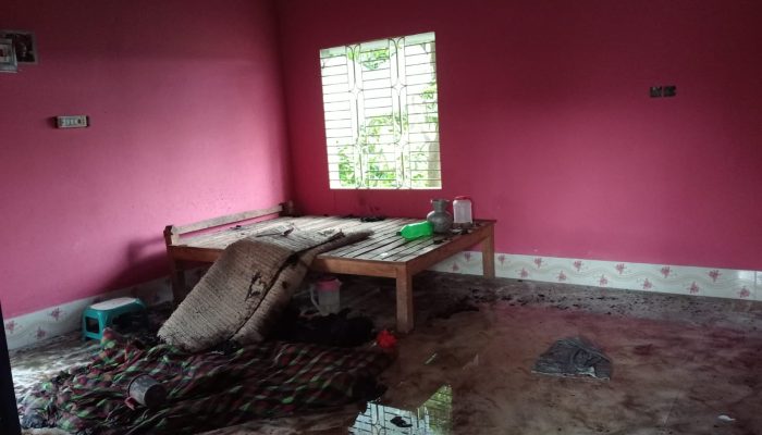 মোবাইল চুরির দায়ে খুনের ঘটনায় পাবনায় দুটি বাড়িতে অগ্নিসংযোগ, ভাঙচুর ও লুটপাট