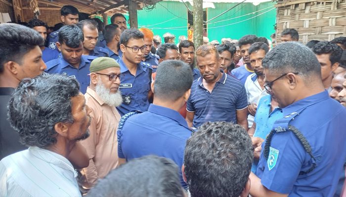 পঞ্চগড় সীমান্তে নিহত হন রাজু ইসলাম নামে ২৯ বছর বয়সী এক বাংলাদেশি যুবক। স্থানীয়রা দাবি করছেন, তাকে গুলি করেছে ভারতীয় সীমান্তরক্ষী বাহিনী (বিএসএফ)। তবে এ অভিযোগ অস্বীকার করেছে বর্ডার গার্ড বাংলাদেশ (বিজিবি)।