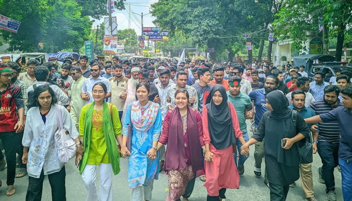 বিক্ষোভে উত্তাল রংপুর, খুনিদের সর্বোচ্চ শাস্তি দাবি