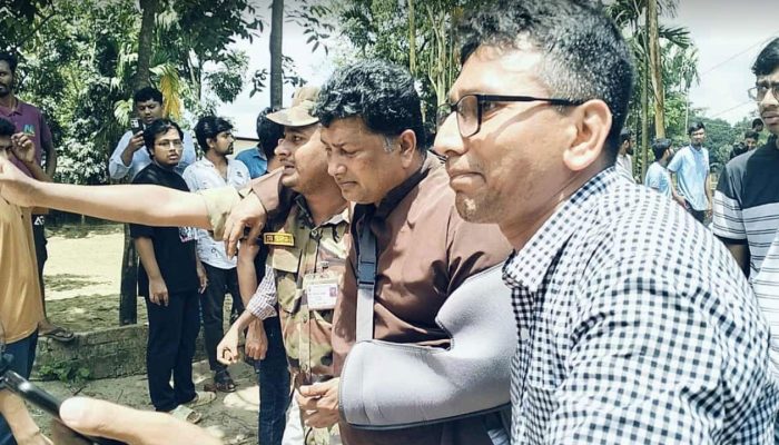 চবি শিক্ষার্থী ও স্থানীয়দের সংঘর্ষে আহত বহুজন