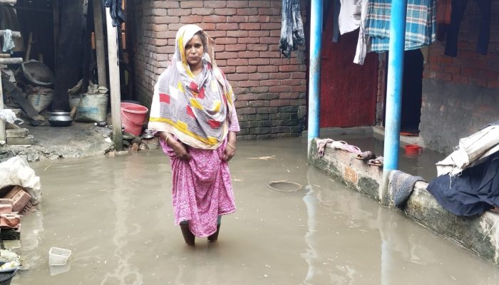 কুষ্টিয়া কুমারখালীতে টানা বৃষ্টিতে পানিবন্দি মানুষ
